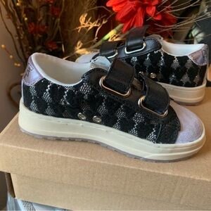 RIYAH’S CLOSET:  Brand New (in box)